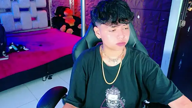 Snapshot of lunabustygirl chatting on February 2026 04:32:01 AM lunabustygirl online show from February 2026 04:32:01 AM