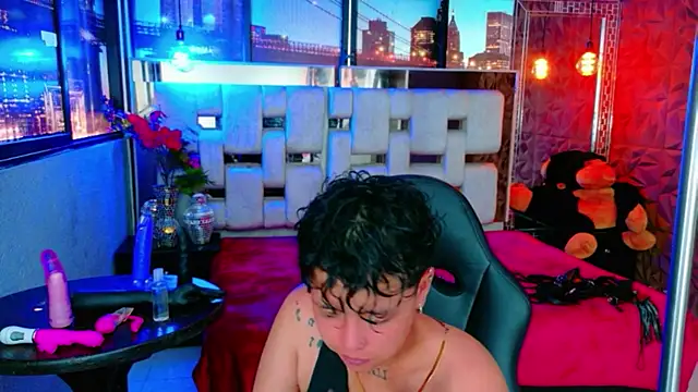 Snapshot of lunabustygirl chatting on February 2026 06:35:02 PM lunabustygirl online show from February 2026 06:35:02 PM