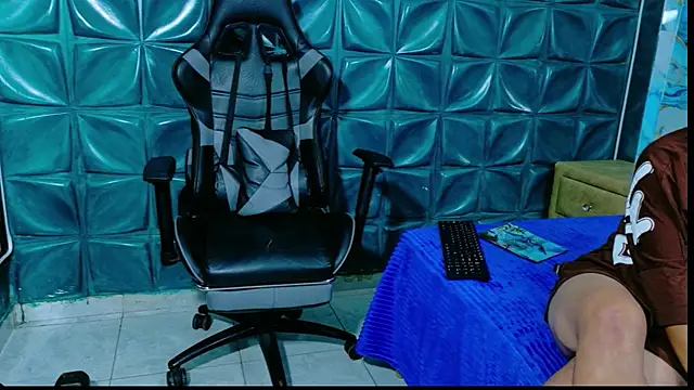 Snapshot of lunabustygirl chatting on February 2026 01:23:01 PM lunabustygirl online show from February 2026 01:23:01 PM