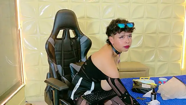 Snapshot of lunabustygirl chatting on March 2026 12:06:01 AM lunabustygirl online show from March 2026 12:06:01 AM