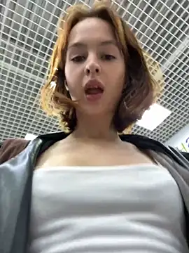 Snapshot of hani_obsessed chatting on November 2025 11:43:02 AM hani obsessed online show from November 2025 11:43:02 AM