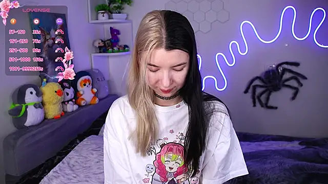 Emmie shy online show from April 2026 07:30:02 PM