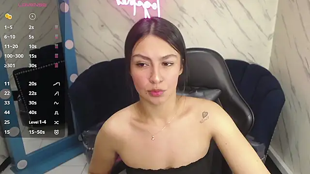 Snapshot of Maleja_v_ chatting on December 2025 01:30:01 PM Maleja v online show from December 2025 01:30:01 PM