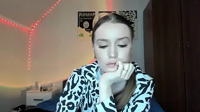 tinyglow online show from April 2026 10:04:01 PM