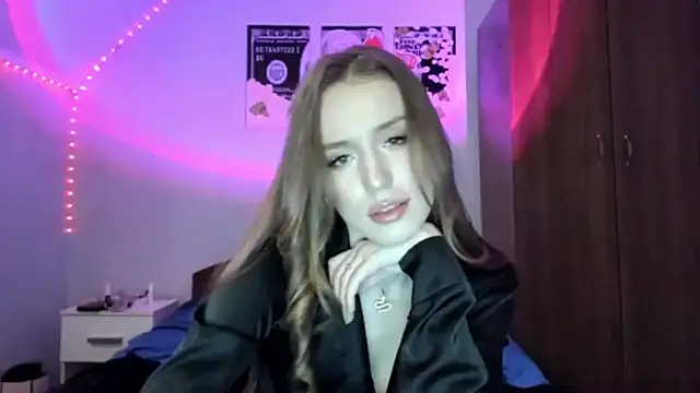 tinyglow online show from June 2026 10:58:02 PM