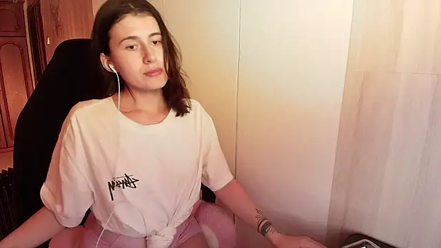 Snapshot of KristinaScott chatting on February 2026 04:05:02 PM KristinaScott online show from February 2026 04:05:02 PM