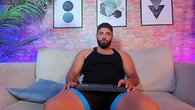 Chris Varden online show from December 2025 07:45:02 PM