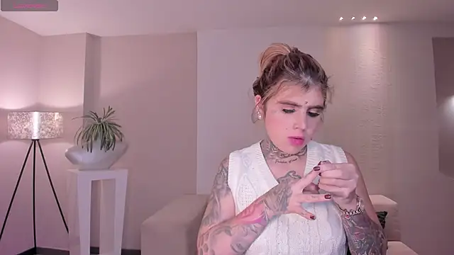 CarlaBrunni online show from December 2025 12:35:02 PM