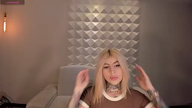 CarlaBrunni online show from January 2026 01:03:01 PM