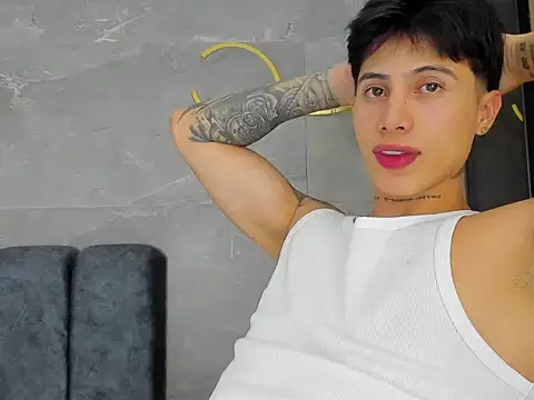 Snapshot of Klein_summer chatting on November 2025 11:02:01 PM Klein summer online show from November 2025 11:02:01 PM