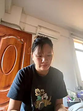 yiyi0316 online show from November 2025 05:57:01 AM