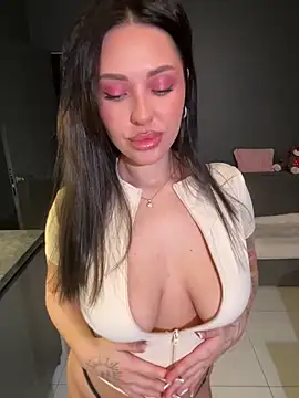 Lolla dolly online show from November 2025 09:28:01 PM