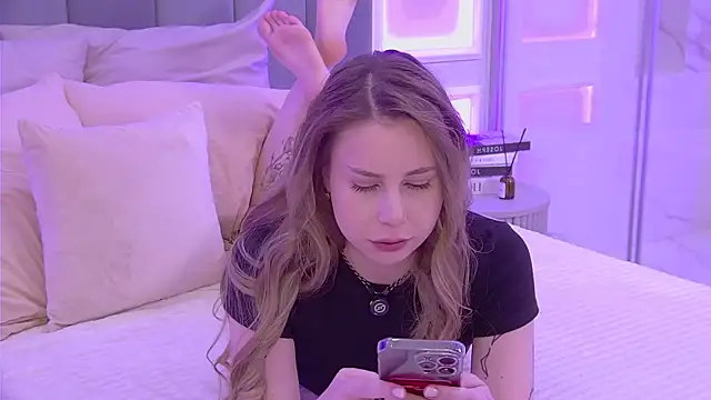 -SaraBlack- online show from December 2025 05:19:02 PM