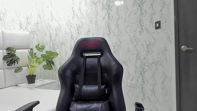 Nataly-Blonde online show from December 2025 12:17:01 AM