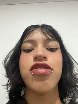 Snapshot of LiilithStonne chatting on December 2025 12:01:02 PM LiilithStonne online show from December 2025 12:01:02 PM