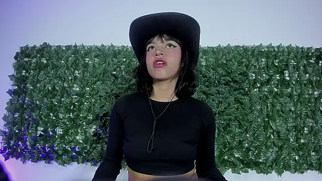 Snapshot of LiilithStonne chatting on January 2026 02:22:02 PM LiilithStonne online show from January 2026 02:22:02 PM