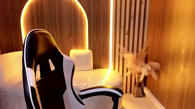 Snapshot of Peige_Tx chatting on December 2025 01:04:02 PM Peige Tx online show from December 2025 01:04:02 PM