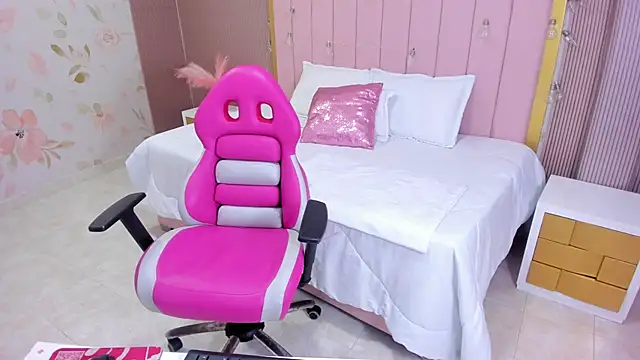 Kendall curves online show from November 2025 11:32:02 AM