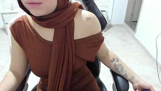 Snapshot of Tahira_bakir chatting on November 2025 12:27:02 PM Tahira bakir online show from November 2025 12:27:02 PM