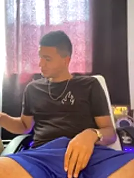 Snapshot of lester_rose chatting on December 2025 04:01:02 PM lester rose online show from December 2025 04:01:02 PM