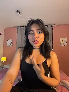 Snapshot of Sophie_wyld chatting on November 2025 11:21:02 PM Sophie wyld online show from November 2025 11:21:02 PM