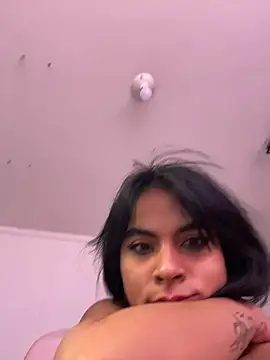 Snapshot of Sophie_wyld chatting on December 2025 01:17:04 PM Sophie wyld online show from December 2025 01:17:04 PM