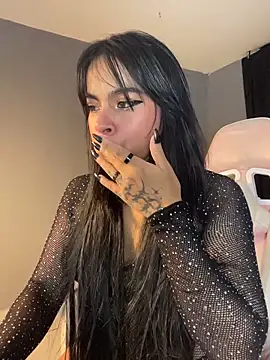 Snapshot of Sophie_wyld chatting on December 2025 12:51:02 AM Sophie wyld online show from December 2025 12:51:02 AM