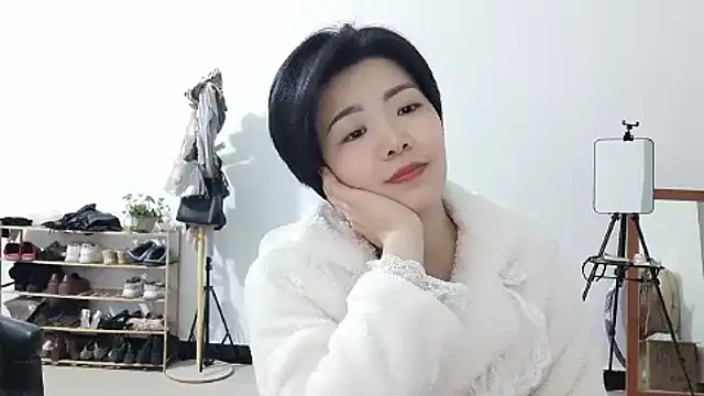 adele8731 online show from December 2025 02:56:01 PM