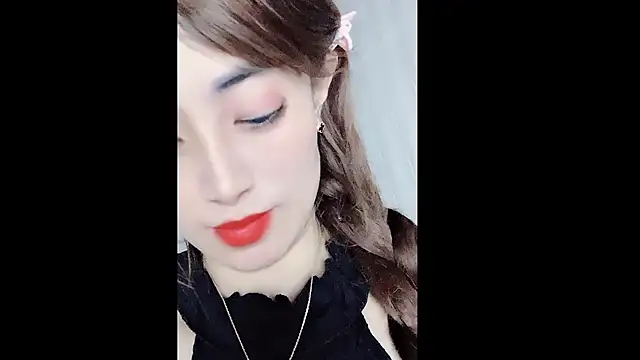 Snapshot of MiAnna-Lovee chatting on December 2025 07:03:02 AM MiAnna-Lovee online show from December 2025 07:03:02 AM