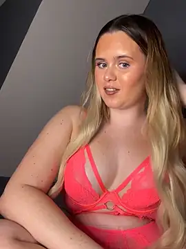 Snapshot of Blonde_Bunny chatting on November 2025 09:14:02 PM Blonde Bunny online show from November 2025 09:14:02 PM