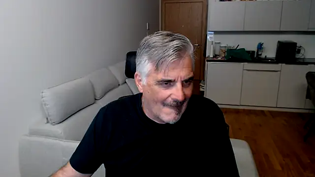 Snapshot of Buidapest chatting on November 2025 01:55:02 AM Buidapest online show from November 2025 01:55:02 AM