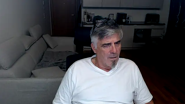 Buidapest online show from March 2026 09:21:02 PM