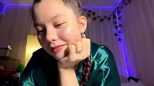 Snapshot of CutieSlim chatting on February 2026 12:04:02 PM CutieSlim online show from February 2026 12:04:02 PM