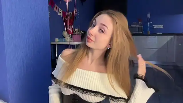 Jolienne online show from December 2025 03:21:01 PM