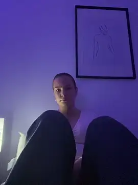 Sandrasnoww online show from November 2025 08:09:01 PM