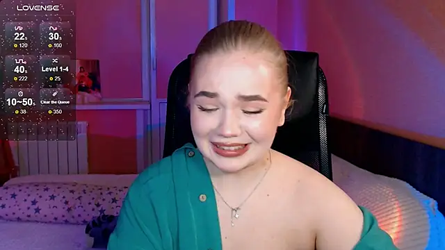 EmiRisse online show from December 2025 03:39:02 PM