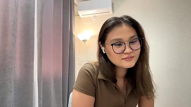 Snapshot of HoneyKitsu chatting on November 2025 09:20:02 AM HoneyKitsu online show from November 2025 09:20:02 AM