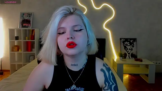 Snapshot of shadow__purrr chatting on November 2025 01:22:01 AM shadow purrr online show from November 2025 01:22:01 AM