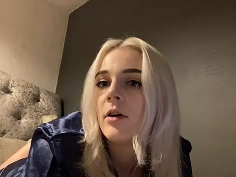 Snapshot of BellaJade_ chatting on November 2025 06:45:01 PM BellaJade online show from November 2025 06:45:01 PM