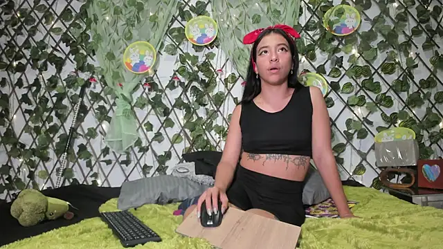 LittlePeach  online show from April 2026 11:04:02 AM