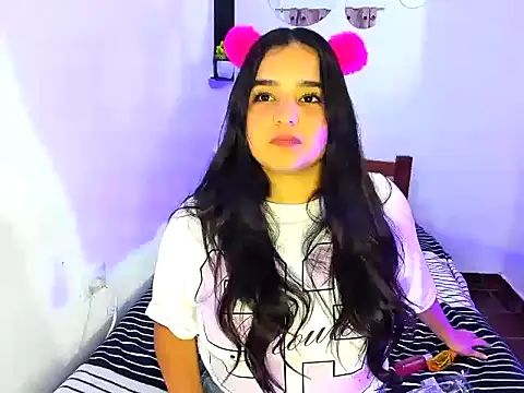 Babyhoney18 online show from November 2025 01:00:02 AM