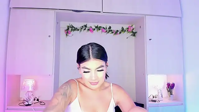 ShirleyJones  online show from November 2025 08:00:01 PM