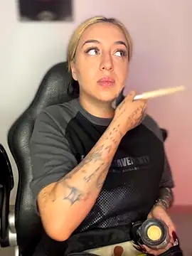 VeloraVyxen  online show from November 2025 03:21:02 AM