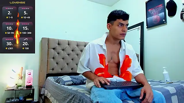 Snapshot of blorelopez chatting on February 2026 01:31:02 PM blorelopez online show from February 2026 01:31:02 PM