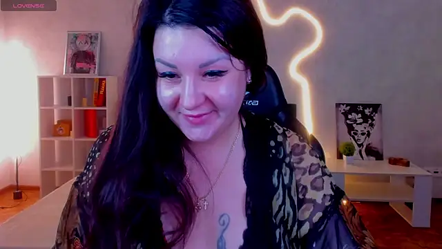 still  her online show from November 2025 01:38:01 AM