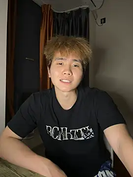 Snapshot of Juhone chatting on April 2026 03:28:01 PM Juhone online show from April 2026 03:28:01 PM