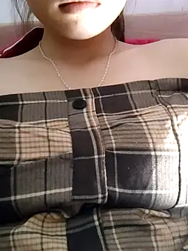 Snapshot of LyasianLa chatting on November 2025 06:57:02 AM LyasianLa online show from November 2025 06:57:02 AM