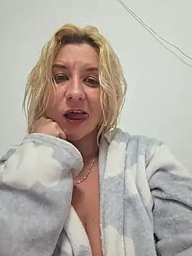 KaylinJan online show from June 2026 06:31:02 PM