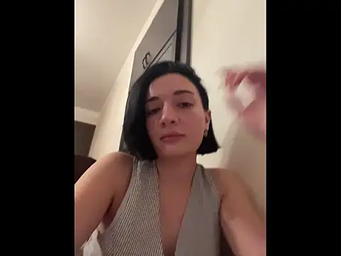 Pineapple online show from November 2025 05:33:01 PM