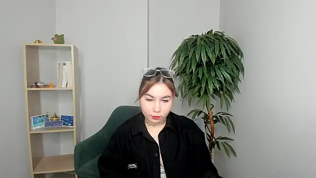 Snapshot of LaneUmanzor chatting on November 2025 10:37:02 AM LaneUmanzor online show from November 2025 10:37:02 AM